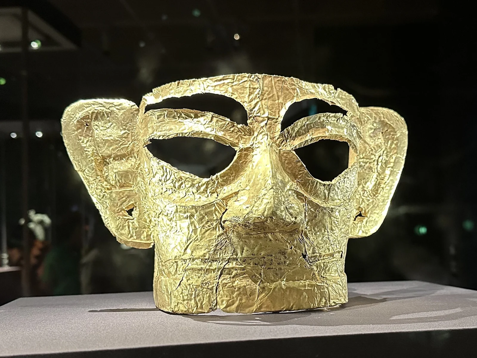 Complete Sanxingdui gold mask