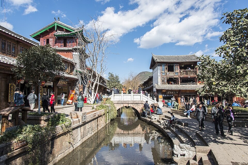 Traditional canals and buildings in Lijiang